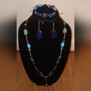 Necklace, bracelet and earrings set